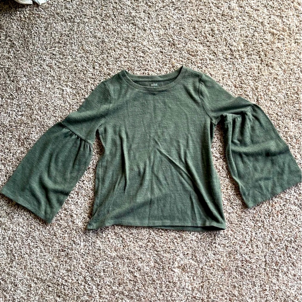Cute bell sleeve shirt